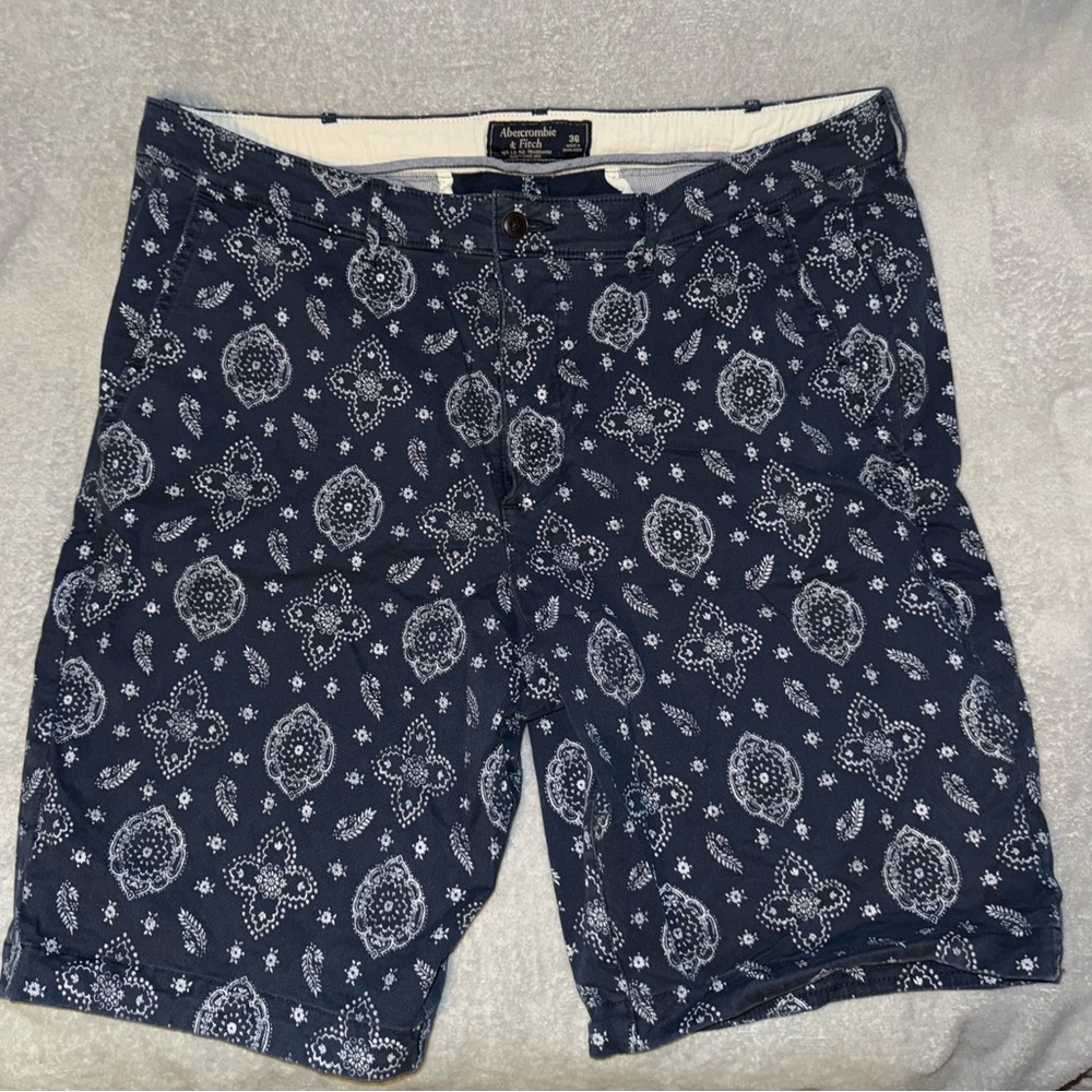 Navy Blue Paisley Patterned Shorts Abercrombie and Fitch Sz 36